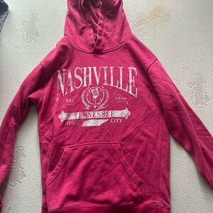 Nashville Graphic Hoodie in Red